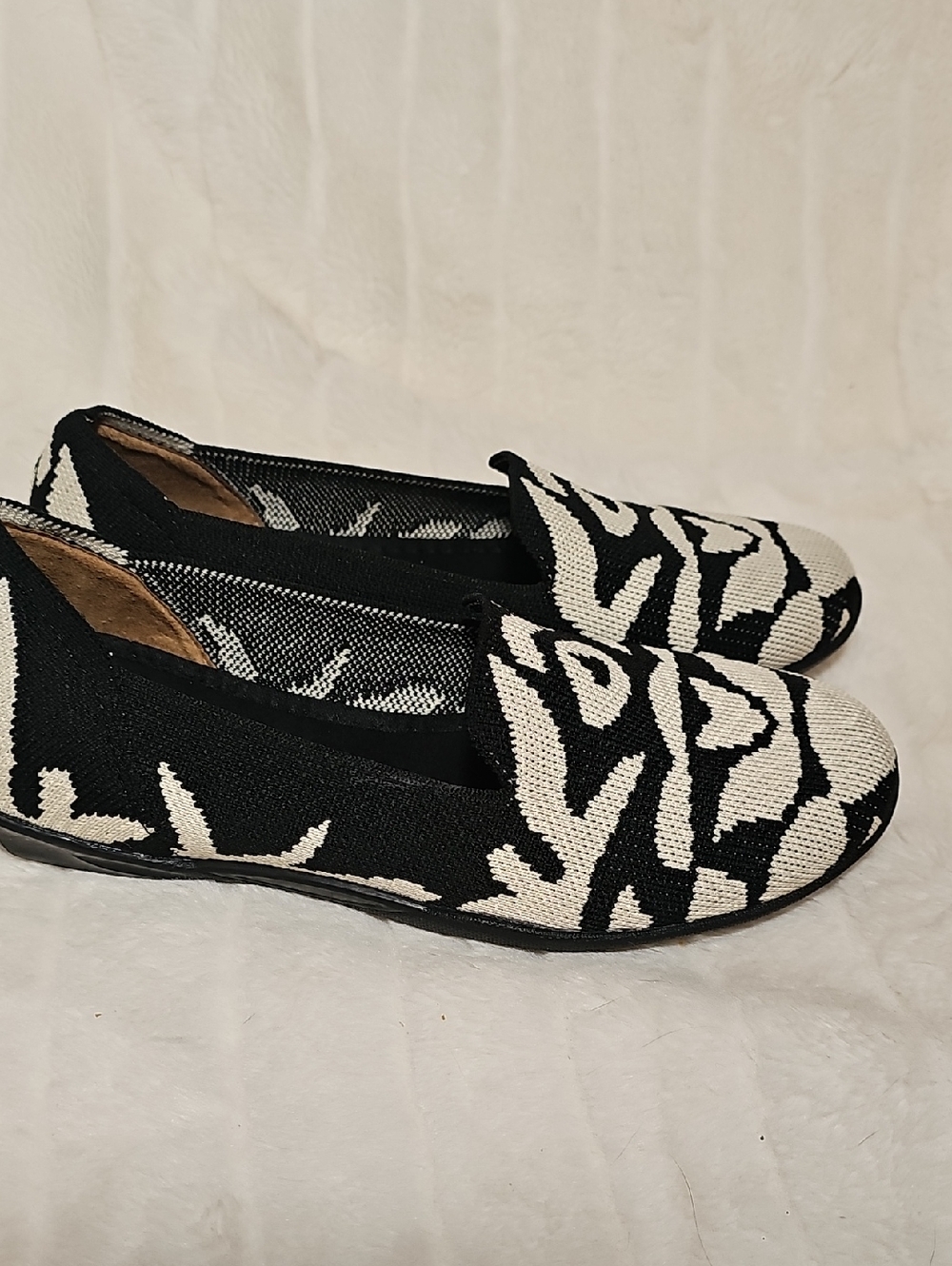 bernie mev. Black & Cream Knit Pattern Slip-Ons